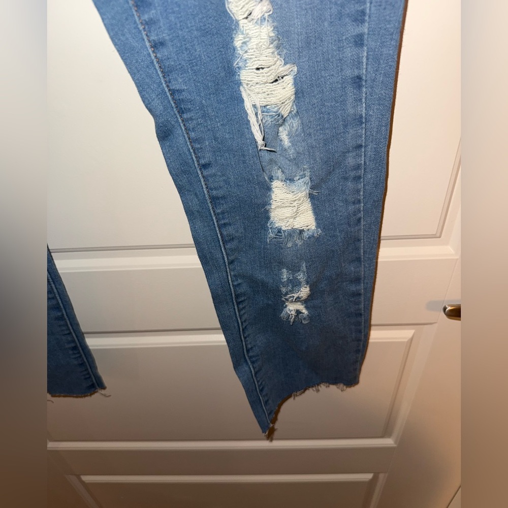 Belted ripped jeans - Picture 2 of 6